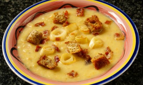 Рецепта на деня: Супа с картофи, праз и бекон - 1