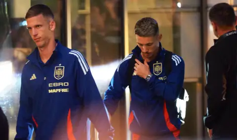 Футболната магия завладя София: Испанските шампиони пристигнаха под бурни аплодисменти - 1