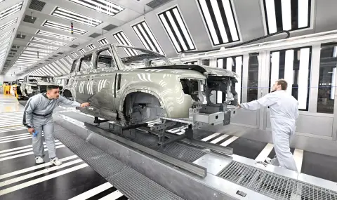 Jaguar Land Rover не е произвел нито един автомобил през последния месец - 1