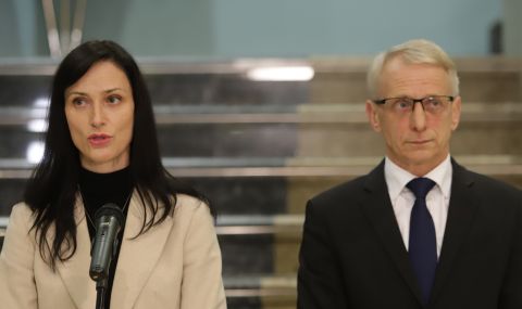 Мария Габриел: Хамас държи като заложници двама души с български произход - 1