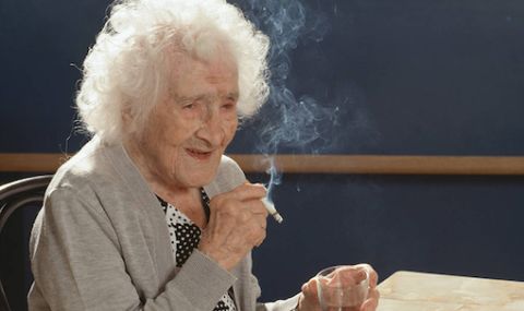 122 годишната французойка Жана Калман зарязва пушенето на 117 години - 1