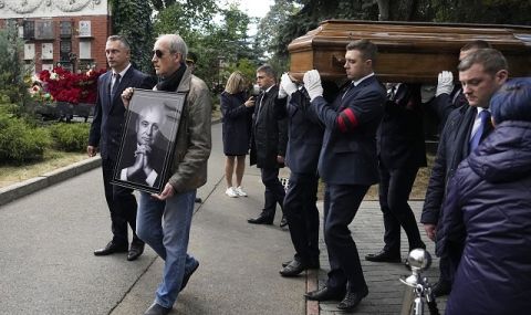 Последно сбогом! Михаил Горбачов беше погребан в Новодевическото гробище в Москва - 1