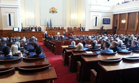 Цецка Цачева и Мая Манолова в лют спор за парламента - 1