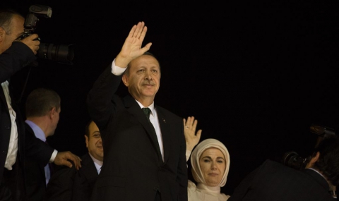 Ердоган се завърна, посрещнаха го протести - 1