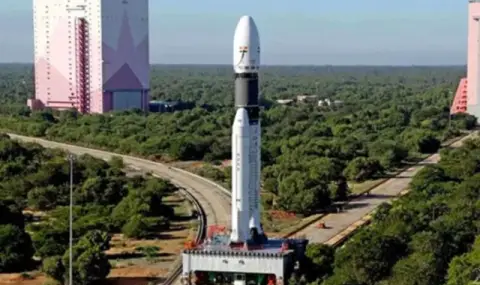 Индия изстрелва първия си пилотиран космически кораб, но с робот начело - 1