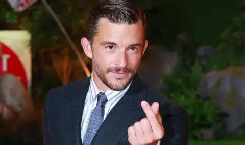 Списание „Пийпъл“: Джонатан Бейли е най-сексапилният мъж на 2025 г. (СНИМКИ) - 1