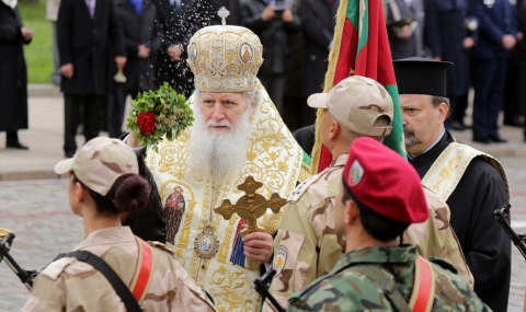 Патриарх Неофит отслужи тържествен водосвет на бойните знамена - 1