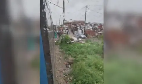 Влак блъсна автомобил в София - 1