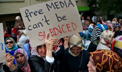 В Турция „секат глави“ на журналисти - 1