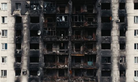 Загинаха двама души при взрив на граната в апартамент в Киев - 1