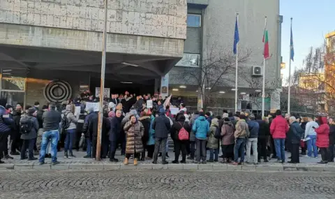 Протестиращи защитиха паметника "Альоша" в Пловдив - 1