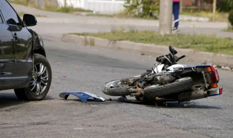 A teenager without a license crashed his motorcycle into a tree and died  - 1