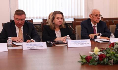 Киселова: Ще подкрепим инициативи на здравните експерти за превенция срещу затлъстяването - 1