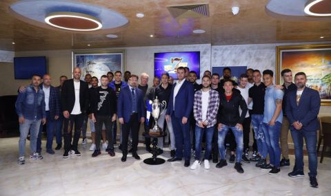 Спонсорът на Левски официално връчи премиите на отбора на специален обяд в луксозен ресторант - 1