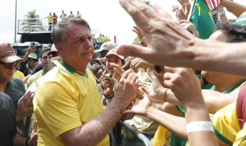 Болсонаро е в болница. Осъдиха го да плати обезщетение заради предполагаем расистки коментар - 1