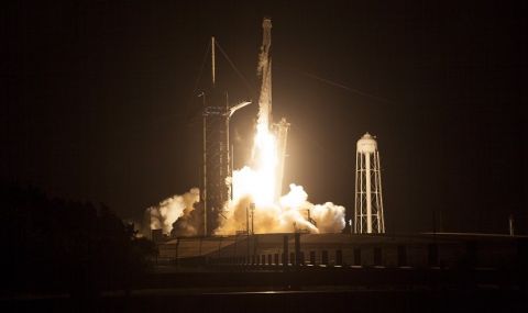 SpaceX изстреля към МКС ракетата Falcon 9 с космическия кораб Dragon - 1