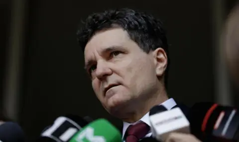 Новоизбраният президент на Румъния Никушор Дан полага клетва  - 1