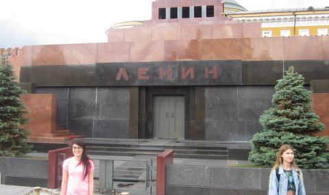 Пиян мъж се е опитал да открадне балсамираното тяло на Ленин - 1