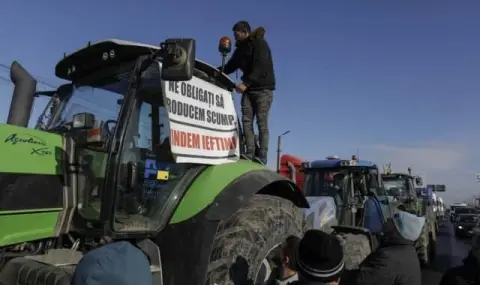 Румънски фермери блокираха с трактори и камиони граничния пункт при Калафат ВИДЕО - 1