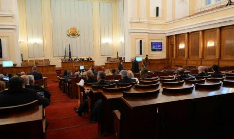Депутатите трудно събраха кворум - 1