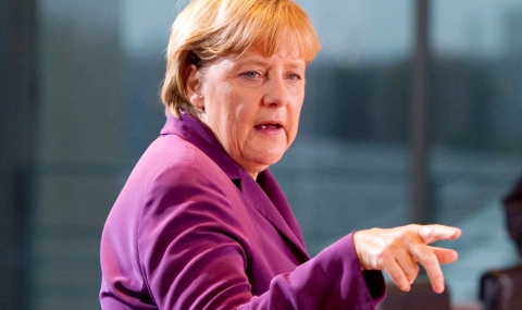 Меркел: Гърция да проведе референдум за еврото - 1