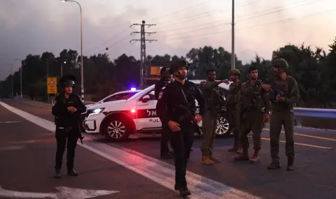 Израелски полицаи застреляха палестинец, нападнал с нож техен колега на Западния бряг - 1