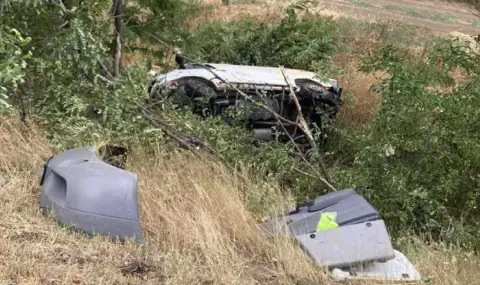 Микробус излетя от автомагистрала "Хемус" и падна в дере - 1