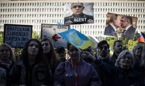 "Писна ни от Фицо": Протести в десетки градове в Словакия - 1