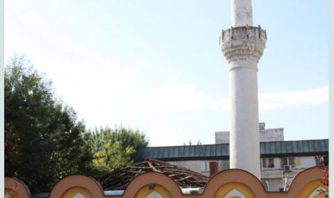 Ремонтират покрива на най-старата джамия в Хасковско - 1