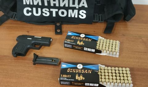 Митничари намериха пистолет и бойни патрони в дамска чанта на ГКПП "Лесово" - 1