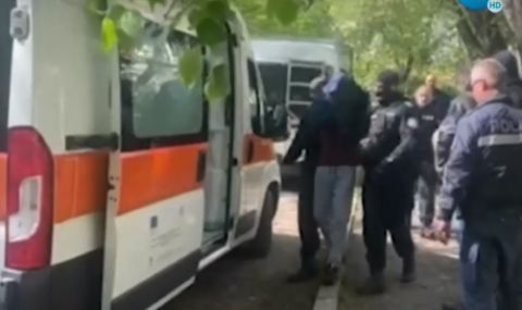 Как успяха да изведат барикадиралия се мъж от „Люлин” (ВИДЕО) - 1