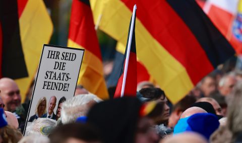 Хиляди на протест в източна Германия - 1
