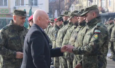 Тагарев търсил ходатайство в ГЕРБ, за да остане, а в армията нямат търпение да си ходи - 1