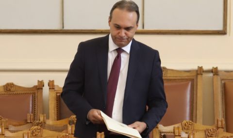 Модернизирана писта на военните е отново за ремонт - 1