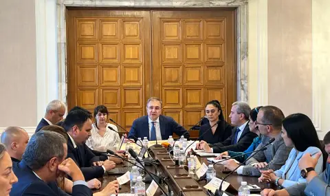 Отварят процедура за закупуване на 250 електромобила от общините за социални услуги - 1