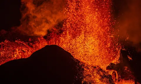 14 април 2010 г. Изригването на вулкана Ейяфятлайокутл предизвика хаос в авиационния трафик на Европа - 1