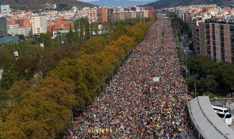 Стотици хиляди протестират в Каталуния (СНИМКИ) - 1