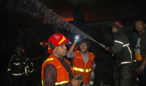 Трагедия в Бангладеш! Десетки жертви на пожар - 1