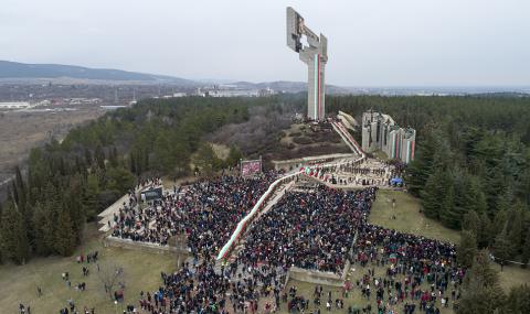 България празнува 141 години свобода - 1