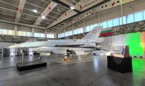 Българският F-16 прави първи полет у нас - 1