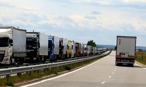 Heavy trucks have been stopped through the Petrokhan Pass since October 16  - 1