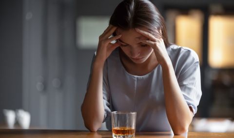 Учени разбраха защо ни цепи глава, когато опитаме да спрем алкохола - 1