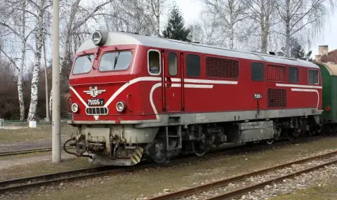 New rail drama: Freight locomotive derails at Ivanovo station  - 1