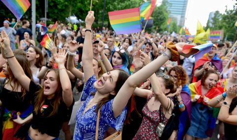 Враговете на полското правителство: бежанци, ЛГБТ и Германия - 1
