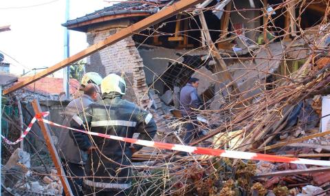 Взрив на бойлер събори къща в Шумен - 1