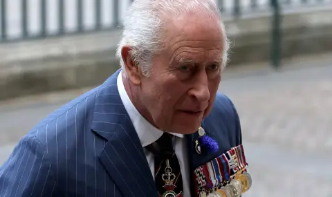 Крал Чарлз тръгна с бастун (СНИМКИ) - 1