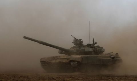 Русия демонстрира нови оръжия до границата с Афганистан - 1