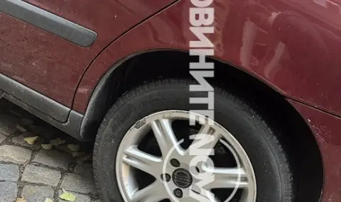Апаши нарязаха гумите на 11 коли в центъра на София  - 1