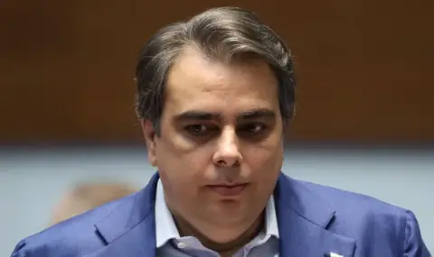 Асен Василев: Ако хората гласуват за партията на Радев, гласуват за "постната пица" - 1