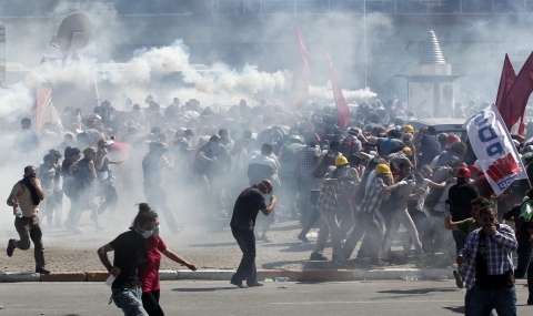 Близо 1700 арестувани при 235 протеста в цяла Турция (обновена 20.45 ч.) - 1